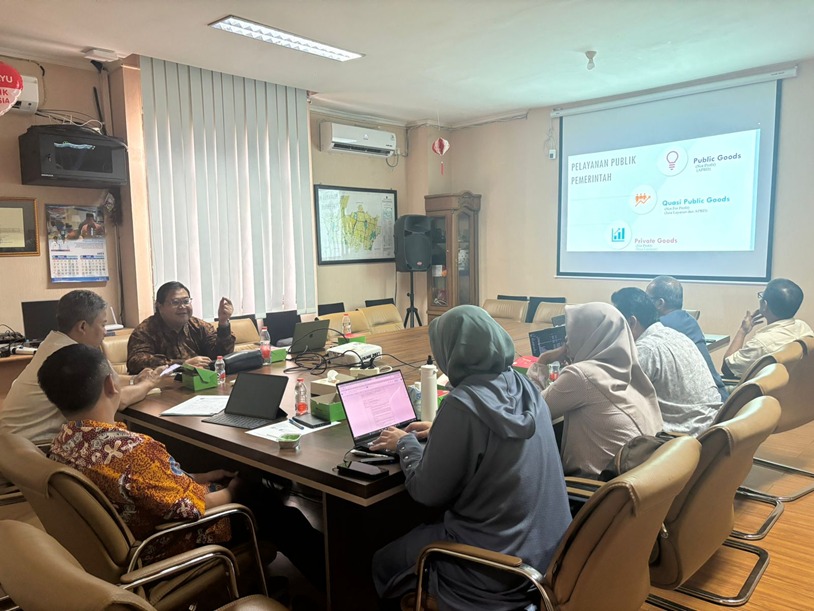 Pegawai Dinas Lingkungan Hidup Kota Depok mengikuti pelatihan BLUD untuk meningkatkan pengelolaan sampah.