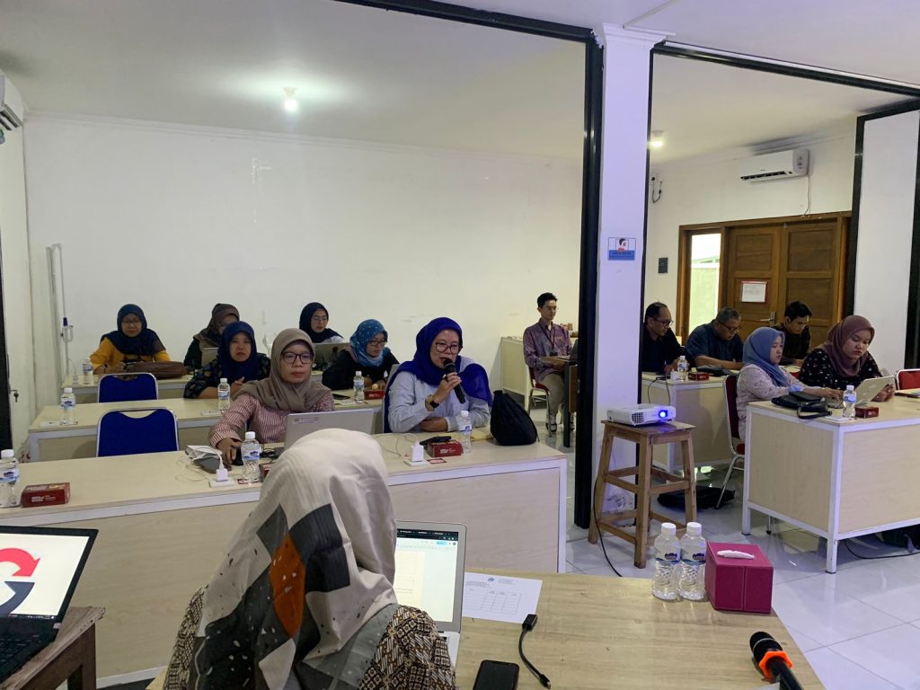 Diskusi mengenai pengembangan sistem Syncore dan persiapan anggaran 2025 untuk RSUD Batang, meliputi integrasi sistem, pengelolaan utang, dan peningkatan transparansi.