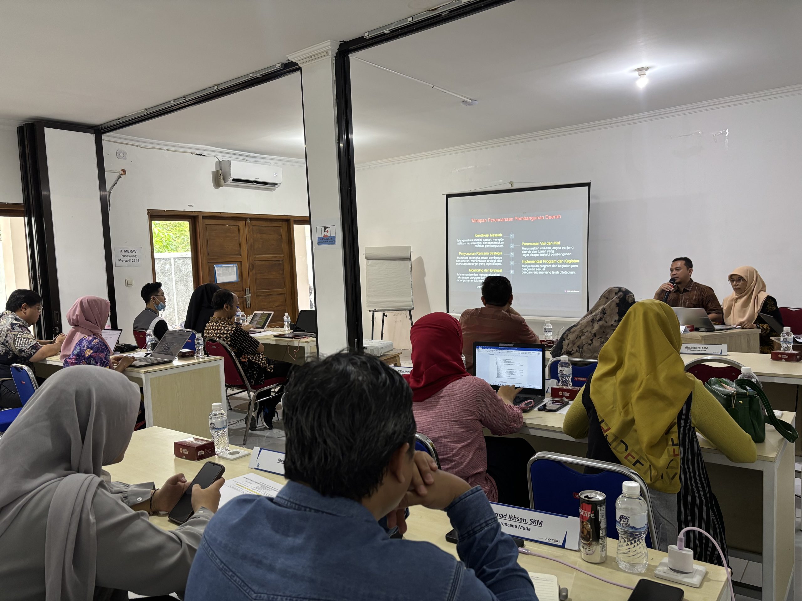 Pelatihan Penyusunan Dokumen Renstra Dinas Karawang Menyusun Strategi yang Terarah dan Berkelanjutan Bersama Syncore Indonesia 2