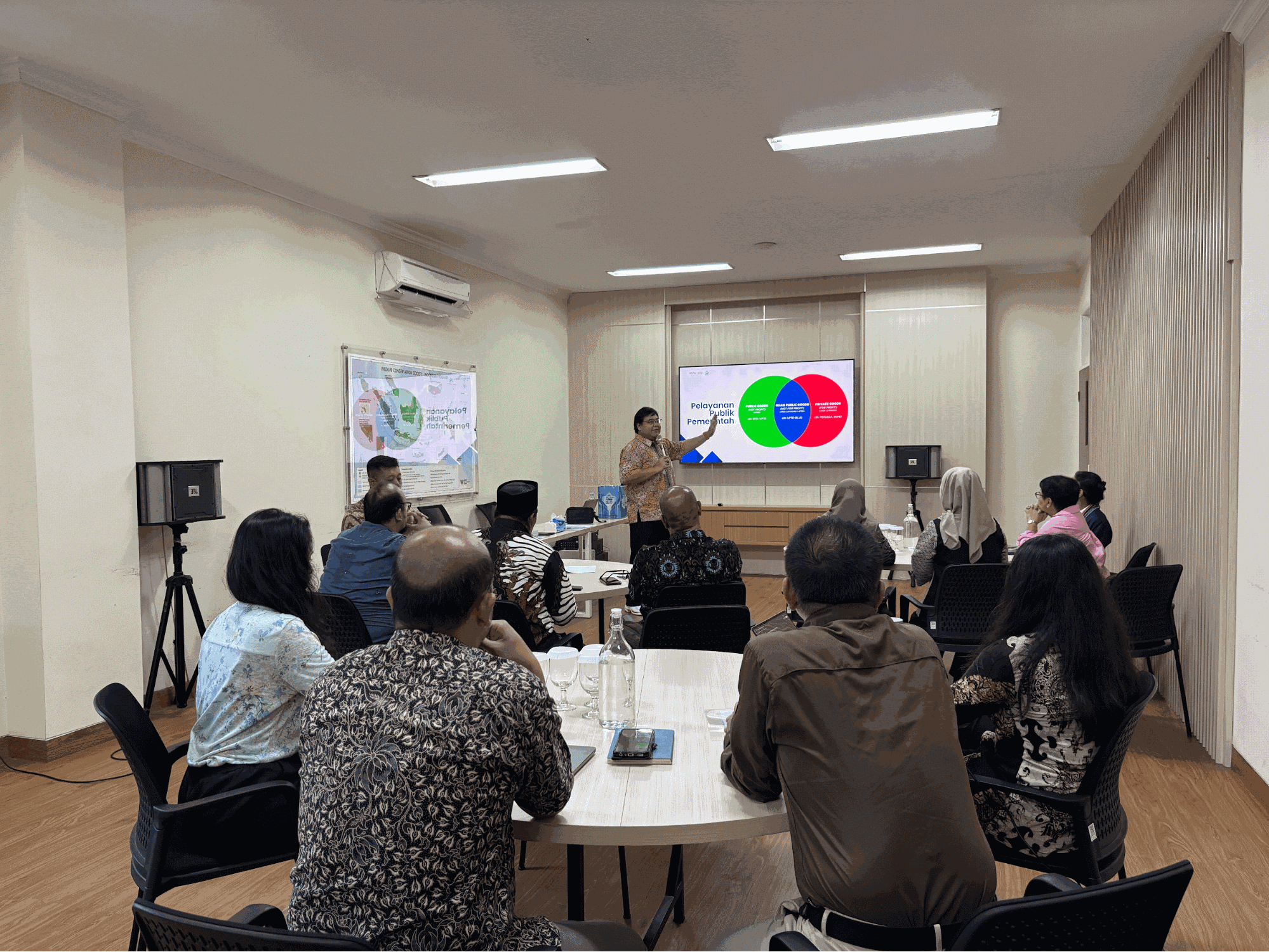 (Diskusi membahas penerapan BLUD bersama Pakar BLUD, Bapak Tito. Sumber: Dokumentasi Syncore)