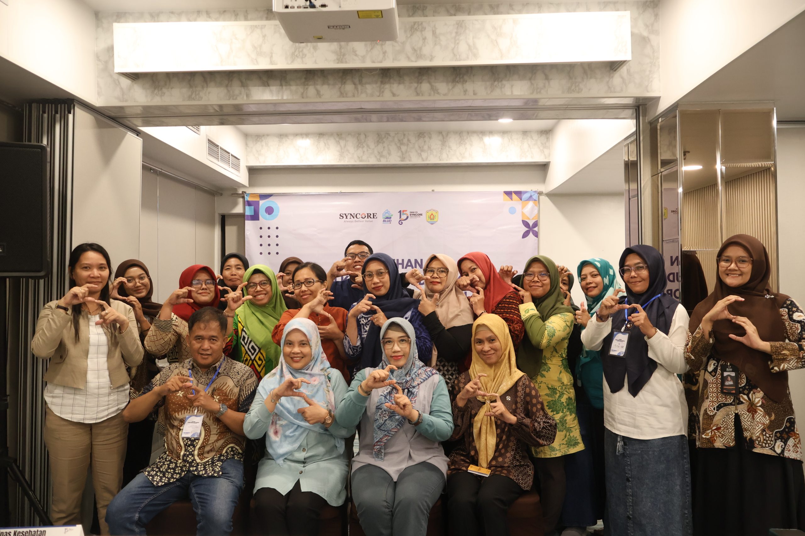 (Foto bersama peserta Pelatihan Laporan Kinerja BLUD Puskesmas Dinas Kesehatan Kabupaten Grobogan, doc: Syncore Indonesia)