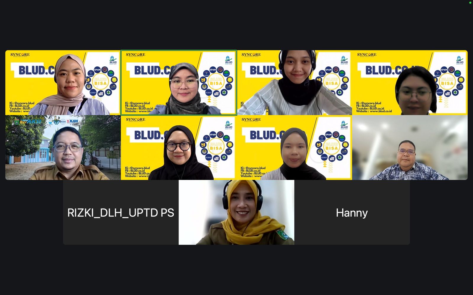 Diskusi tim dalam merumuskan arah strategi layanan UPTD.